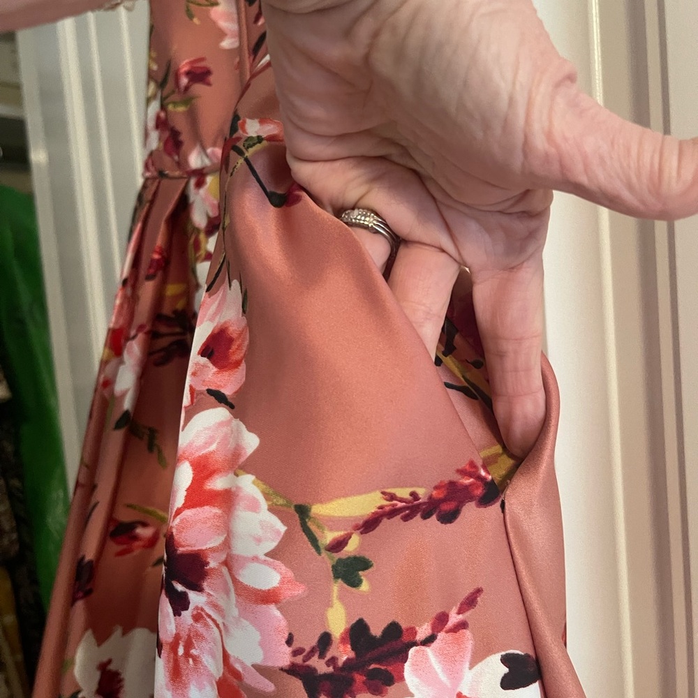 Prom dress - Picture 2 of 6
